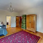 Crown Living Schillerstrasse - Historisches Wohnen, Nostaltigsches Apartment, Ideal Fuer Feriengaeste Und Geschaeftsreisende, Parkplatz, Zentrumsnah, Self Check-in * Dornbirn