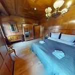 Crown Living Schillerstrasse - Historisches Wohnen, Nostaltigsches Apartment, Ideal Fuer Feriengaeste Und Geschaeftsreisende, Parkplatz, Zentrumsnah, Self Check-in