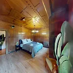 Crown Living Schillerstrasse - Historisches Wohnen, Nostaltigsches Apartment, Ideal Fuer Feriengaeste Und Geschaeftsreisende, Parkplatz, Zentrumsnah, Self Check-in