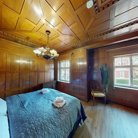 Crown Living Schillerstrasse - Historisches Wohnen, Nostaltigsches Apartment, Ideal Fuer Feriengaeste Und Geschaeftsreisende, Parkplatz, Zentrumsnah, Self Check-in アパート ドルンビルン